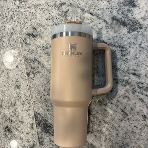 Stanley 40 oz tumbler